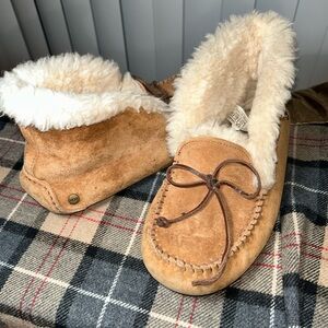 UGG Cozy Tan WOMENS Moccasin Slippers SIZE: 7